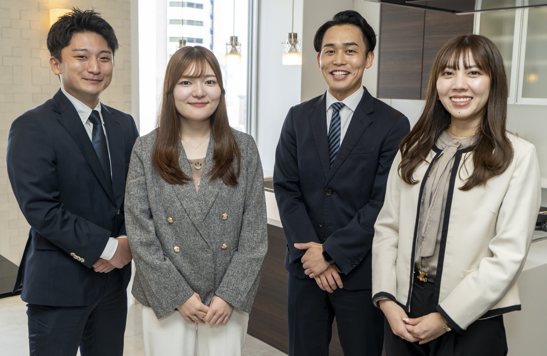 社員一同笑顔の写真